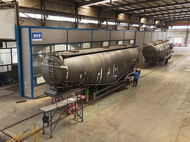Proceso de fabricación de remolques de cisternas de Huayu