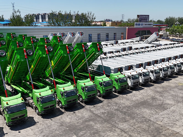 Flota de camiones verdes verdes de Huayu lista para la entrega